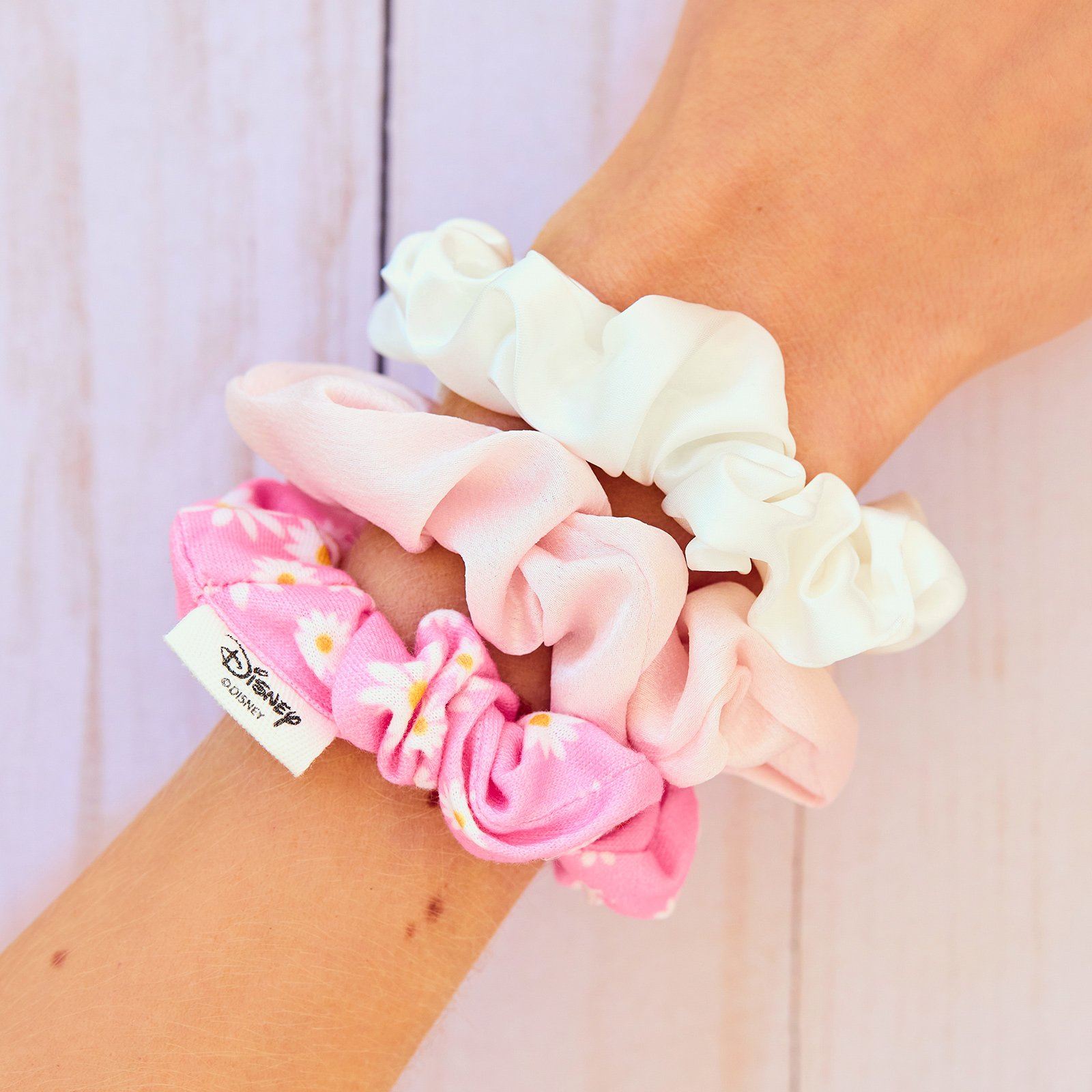 Disney Daisy Duck Scrunchie Pack